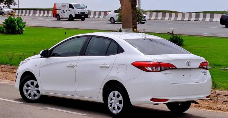 2020 Toyota Yaris SE thumbnail 4