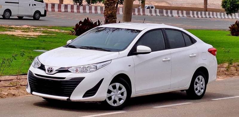 2020 Toyota Yaris SE thumbnail 2