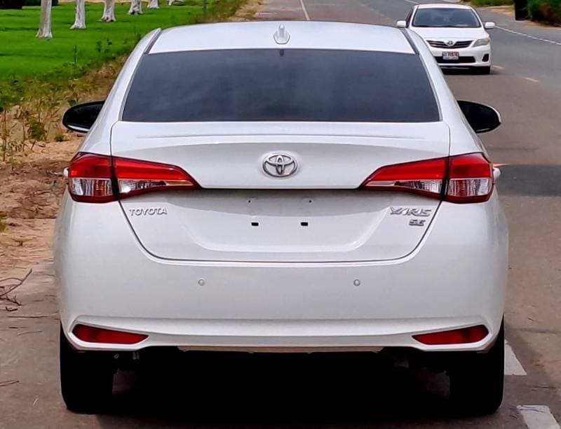 2020 Toyota Yaris SE thumbnail 6