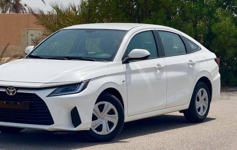 2023 Toyota Yaris E thumbnail 5