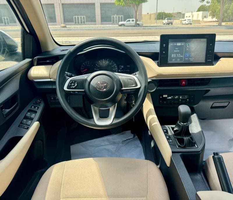 2023 Toyota Yaris E thumbnail 8