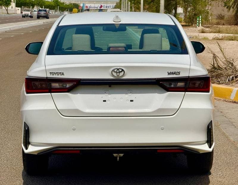 2024 Toyota Yaris E thumbnail 6