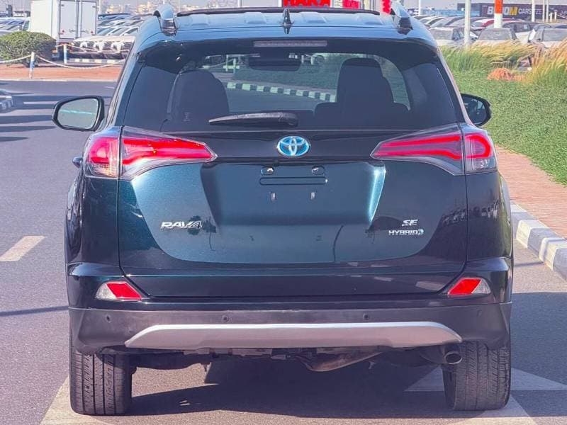 2018 Toyota RAV4 XLE thumbnail 2