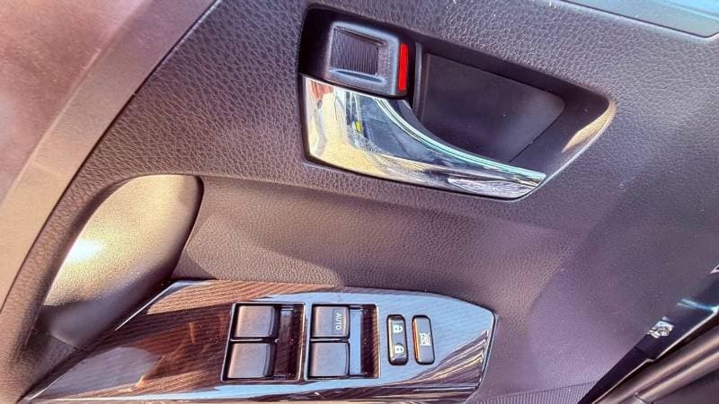 2018 Toyota RAV4 XLE thumbnail 5