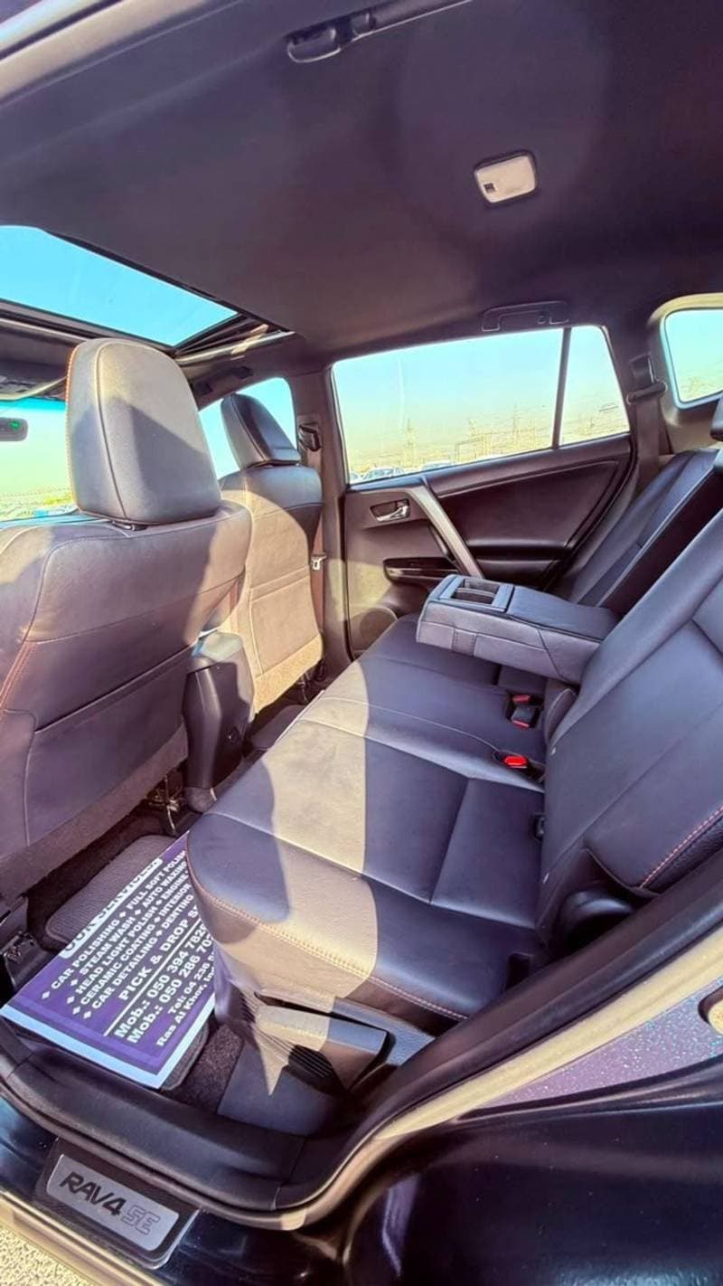 2018 Toyota RAV4 XLE thumbnail 6