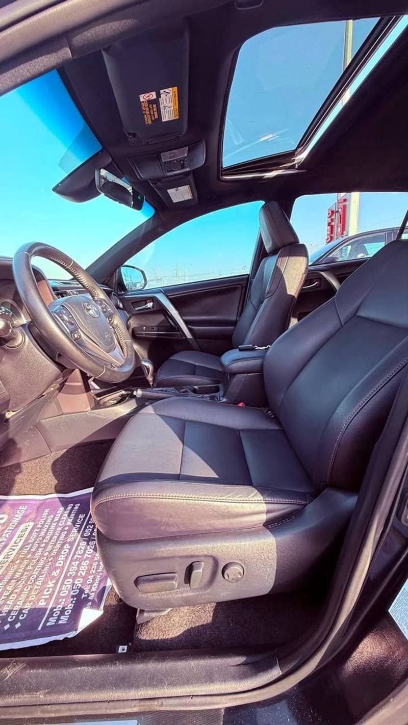 2018 Toyota RAV4 XLE thumbnail 4
