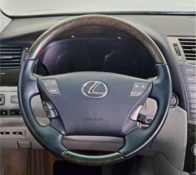 2012 Lexus LS460 PREMIER LWB thumbnail 6