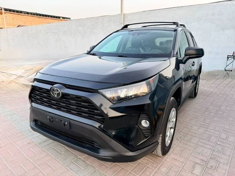2020 Toyota RAV4 LE thumbnail 3