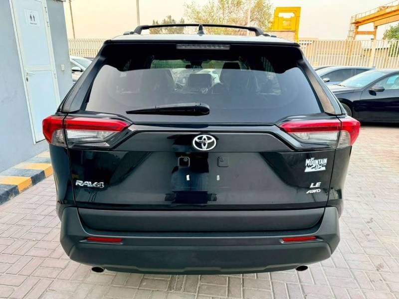 2020 Toyota RAV4 LE thumbnail 7