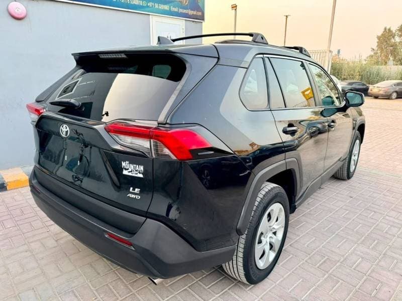2020 Toyota RAV4 LE thumbnail 8