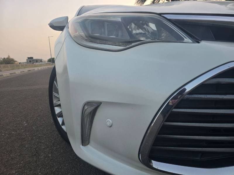 2017 Toyota Avalon LIMITED thumbnail 4