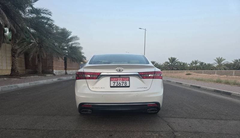 2017 Toyota Avalon LIMITED thumbnail 2
