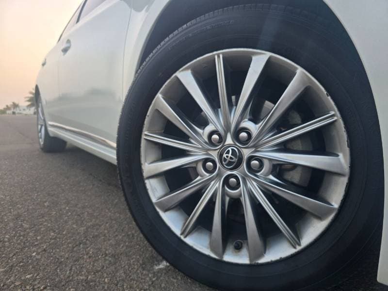 2017 Toyota Avalon LIMITED thumbnail 5