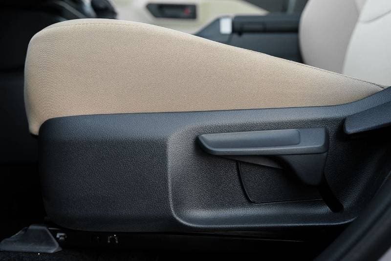 2026 Toyota RAV4 LE thumbnail 8