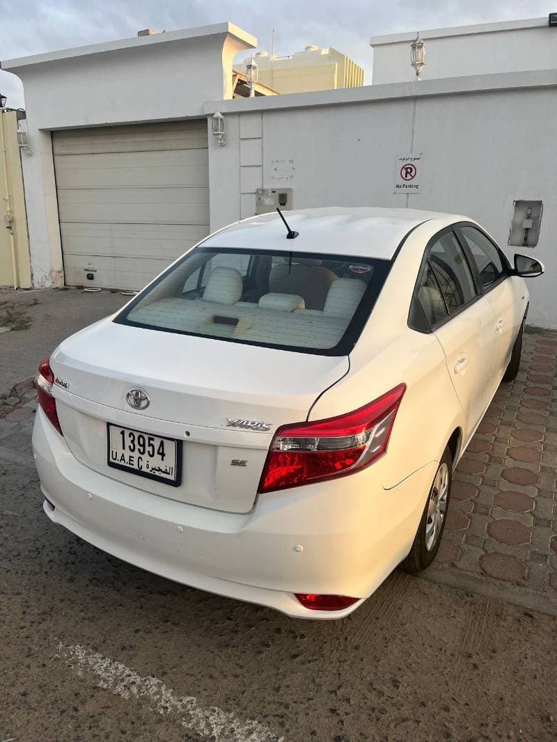 2016 Toyota Yaris SE thumbnail 2