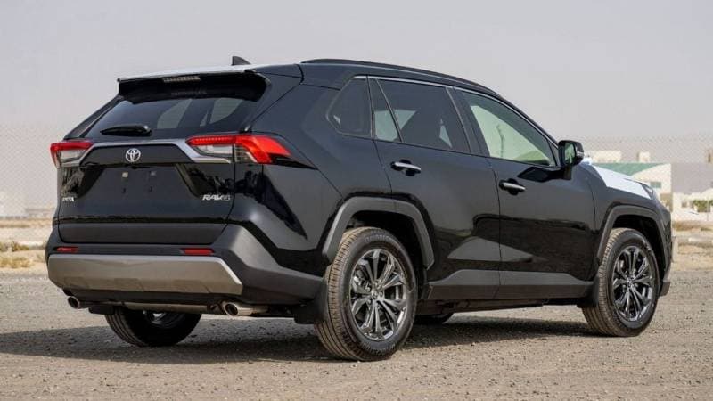 2024 Toyota RAV4 XLE thumbnail 3