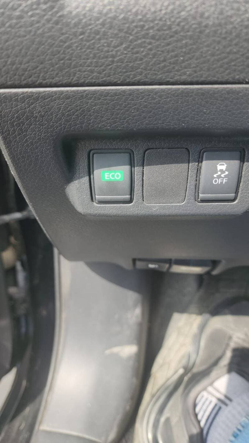 2019 Nissan Sentra S thumbnail 4