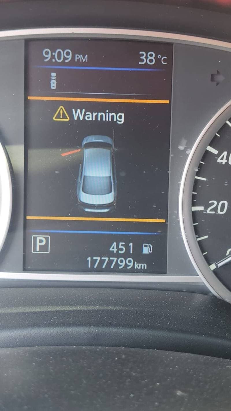 2019 Nissan Sentra S thumbnail 3