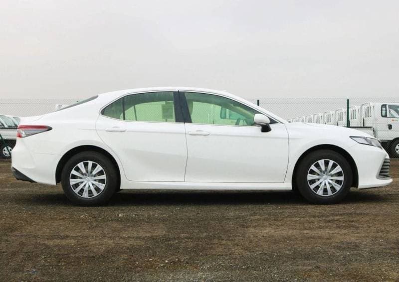 2024 Toyota Camry LE thumbnail 2