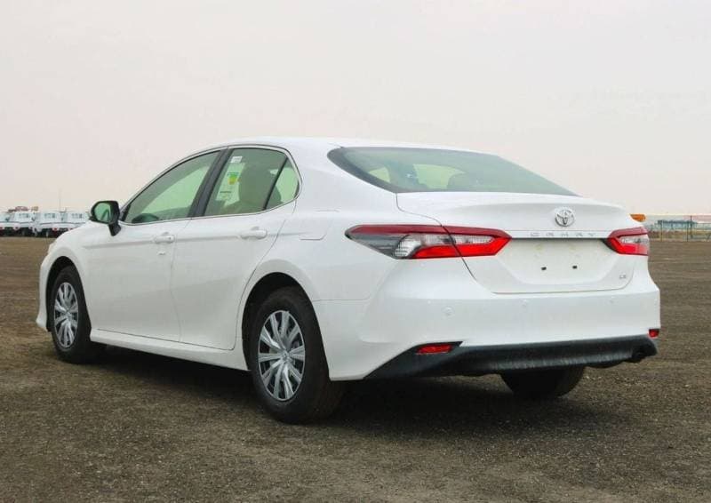 2024 Toyota Camry LE thumbnail 5