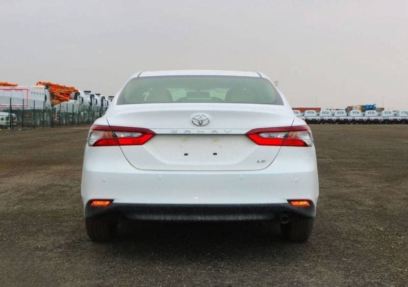 2024 Toyota Camry LE thumbnail 3