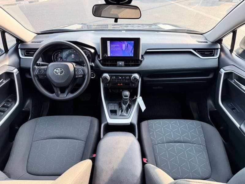 2023 Toyota RAV4 XLE thumbnail 5