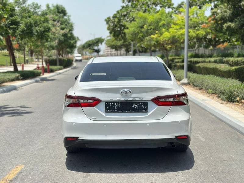 2024 Toyota Camry SE thumbnail 6