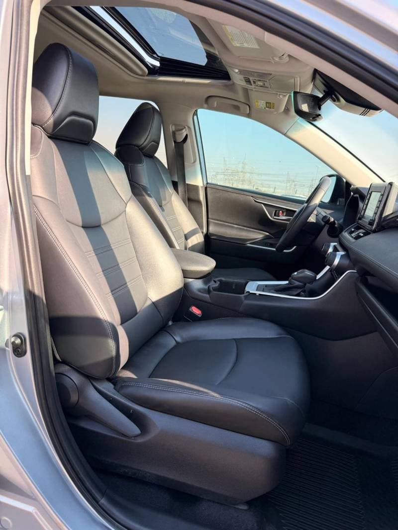 2022 Toyota RAV4 XLE thumbnail 6