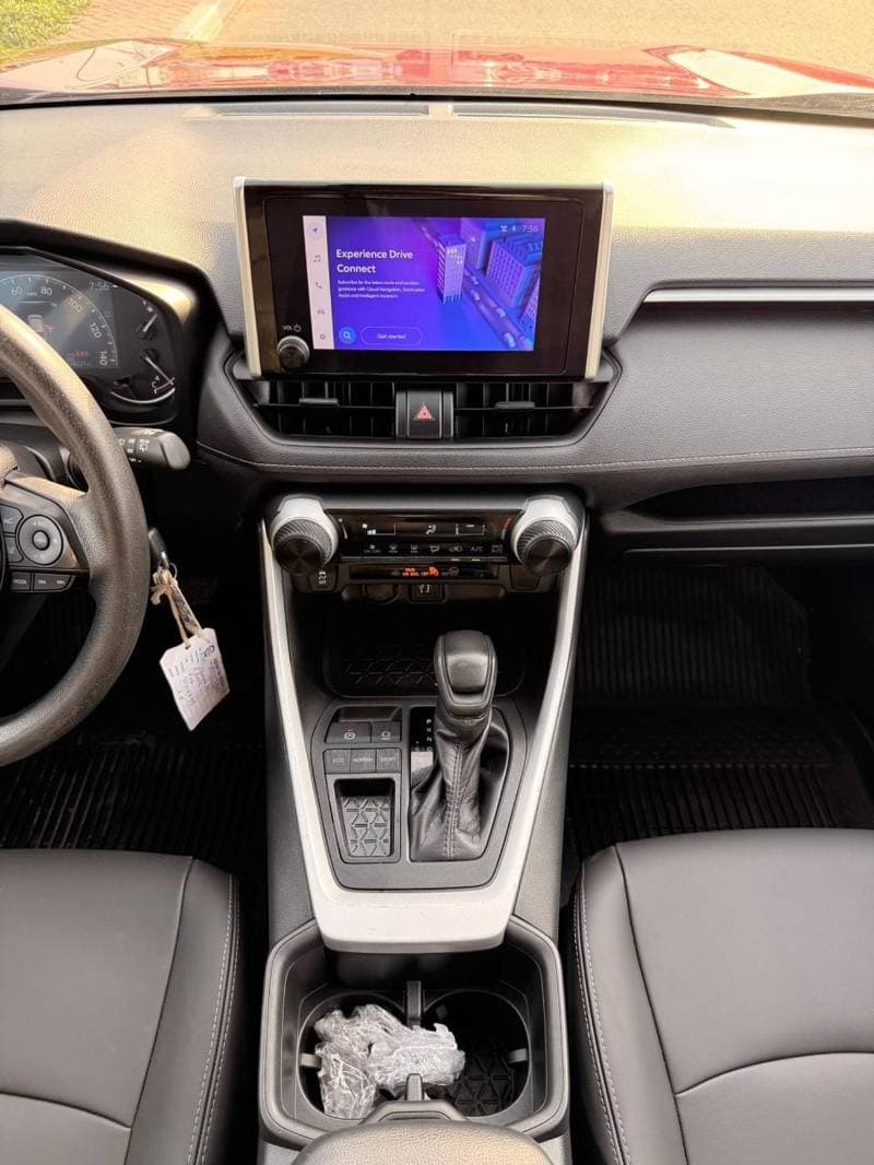 2023 Toyota RAV4 LE thumbnail 7