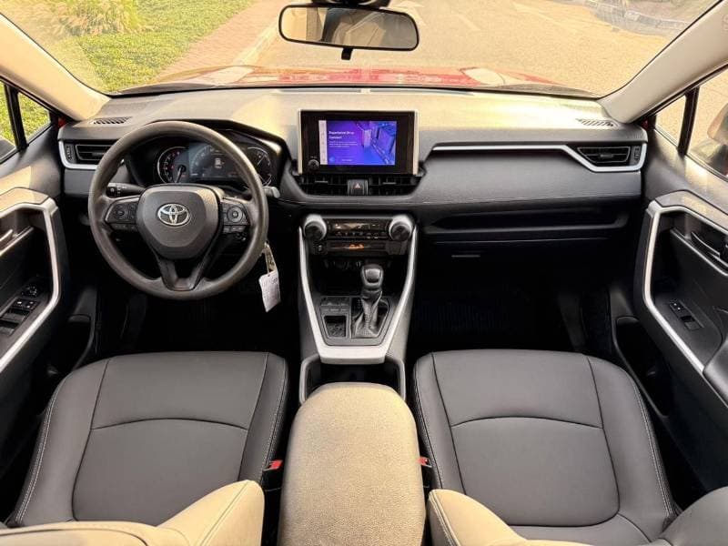 2023 Toyota RAV4 LE thumbnail 5