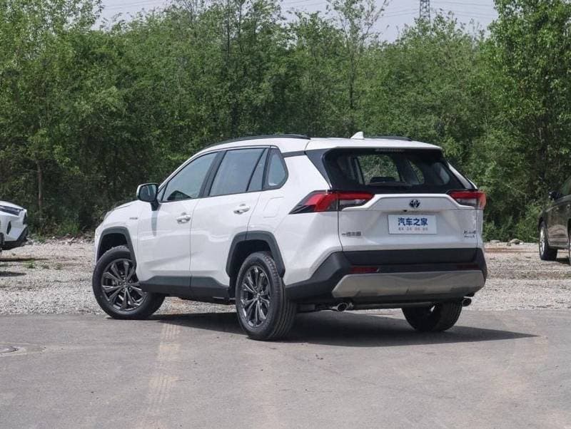 2025 Toyota RAV4 LTD HEV thumbnail 4
