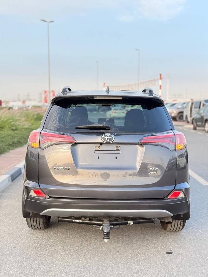 2018 Toyota RAV4 thumbnail 4