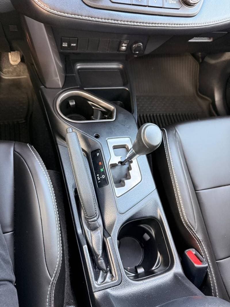 2018 Toyota RAV4 thumbnail 8