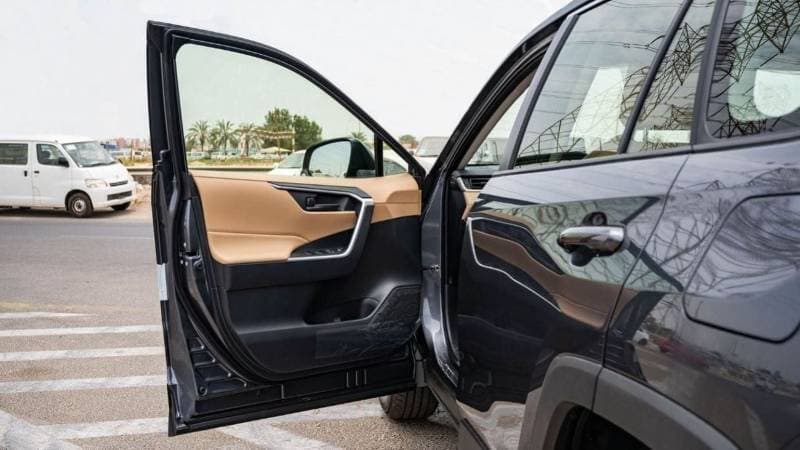 2024 Toyota RAV4 LE thumbnail 8