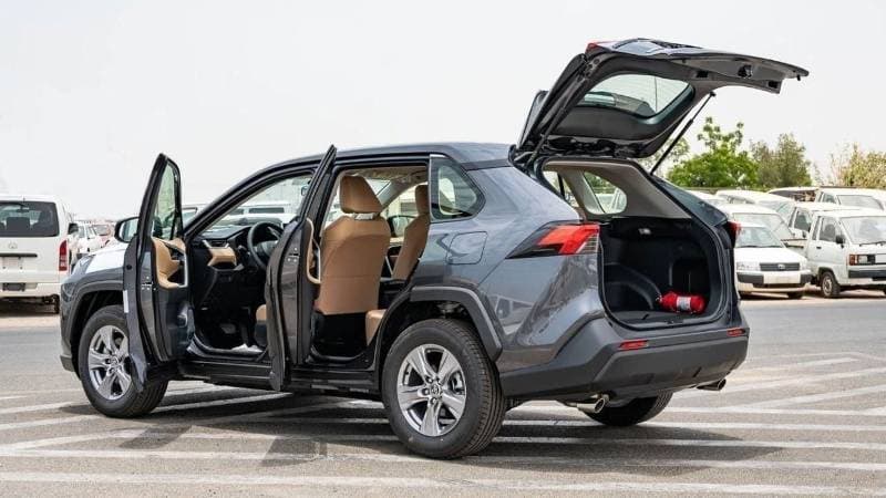 2024 Toyota RAV4 LE thumbnail 7