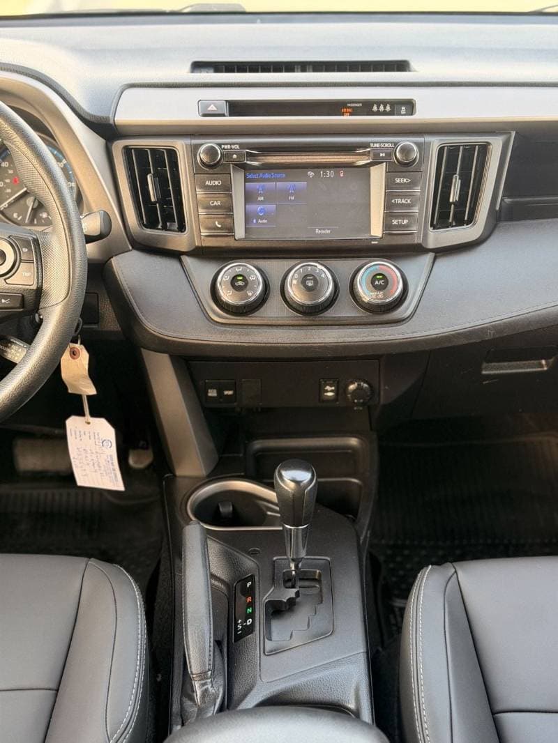 2017 Toyota RAV4 EX thumbnail 6