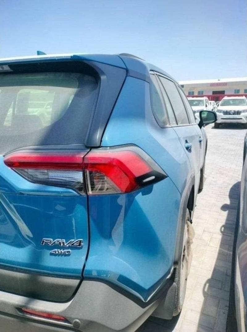 2023 Toyota RAV4 XLE thumbnail 5