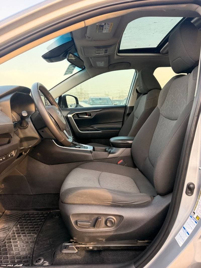 2022 Toyota RAV4 XLE HEV thumbnail 7