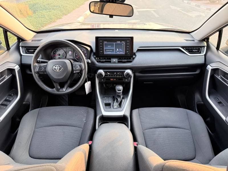 2019 Toyota RAV4 LE thumbnail 5
