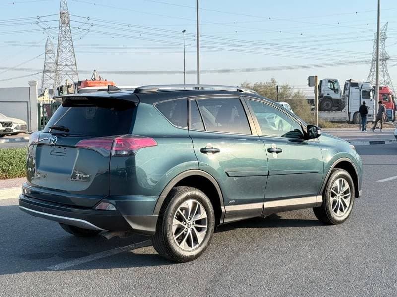 2018 Toyota RAV4 thumbnail 3