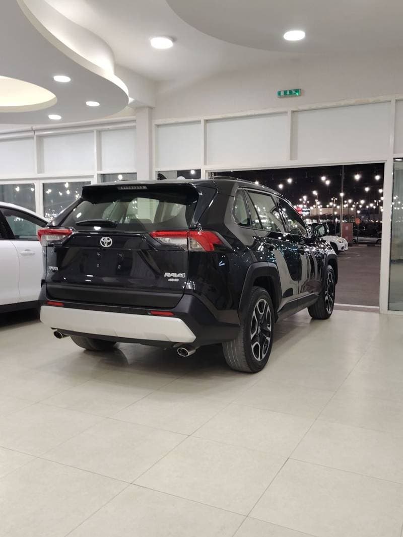 2020 Toyota RAV4 ADVENTURE thumbnail 4