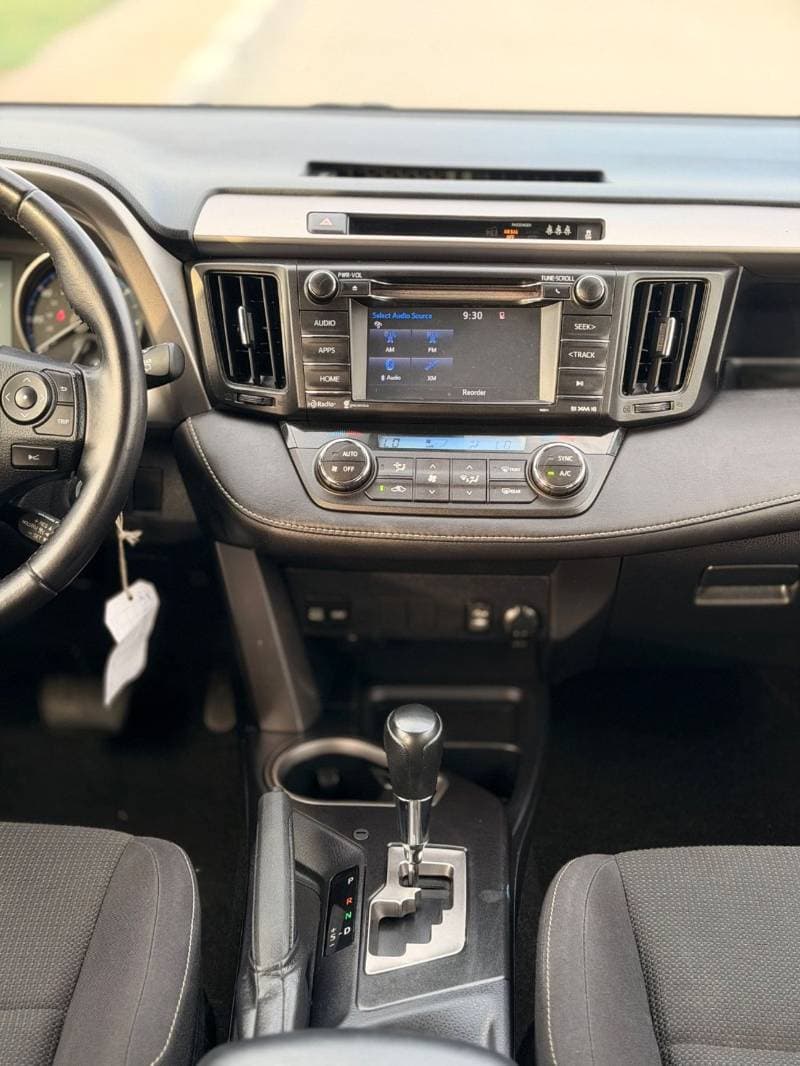 2017 Toyota RAV4 thumbnail 6