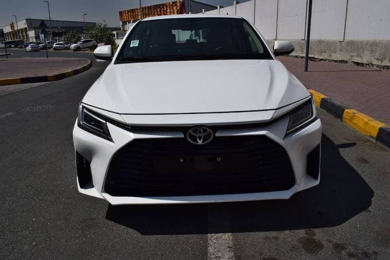 2024 Toyota Yaris E thumbnail 6