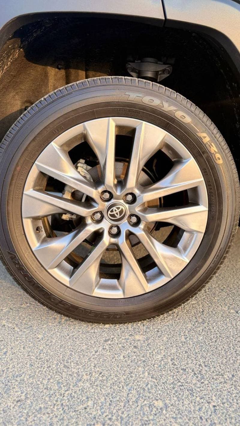2023 Toyota RAV4 XLE thumbnail 7