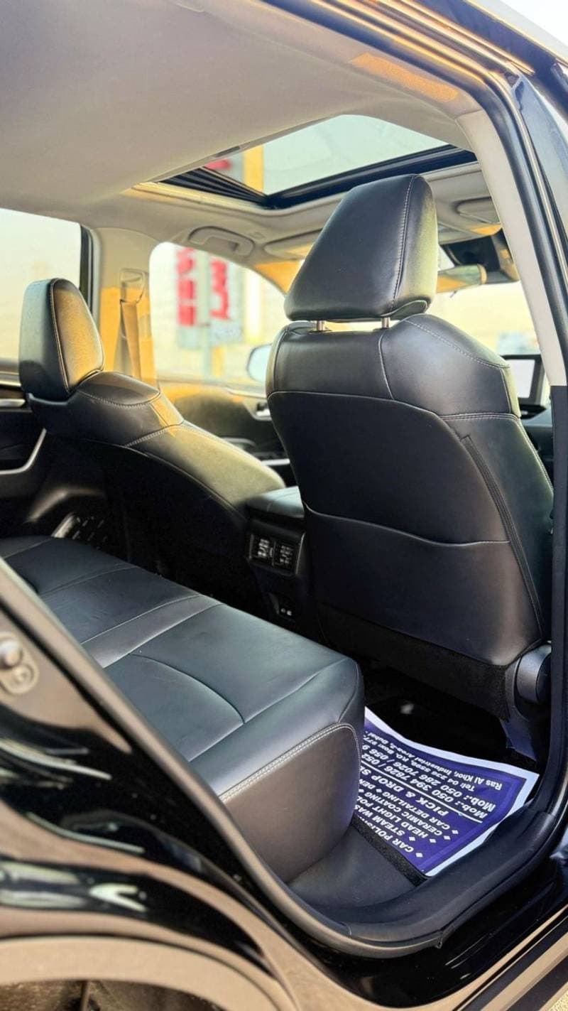 2023 Toyota RAV4 XLE thumbnail 6