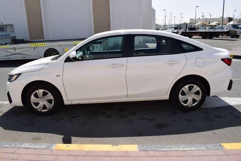 2024 Toyota Yaris E thumbnail 4