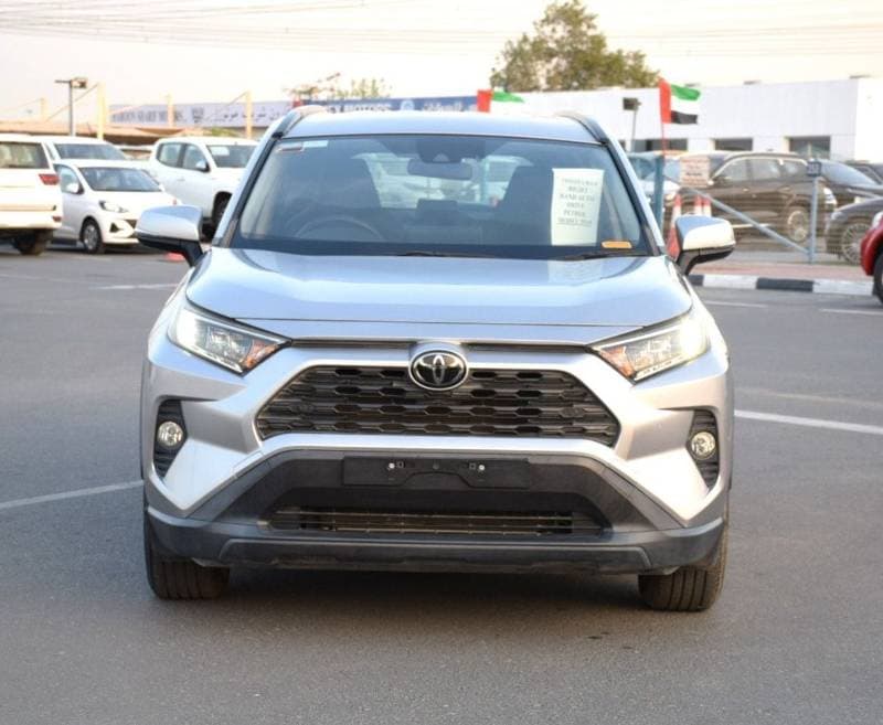 2019 Toyota RAV4 LE thumbnail 2