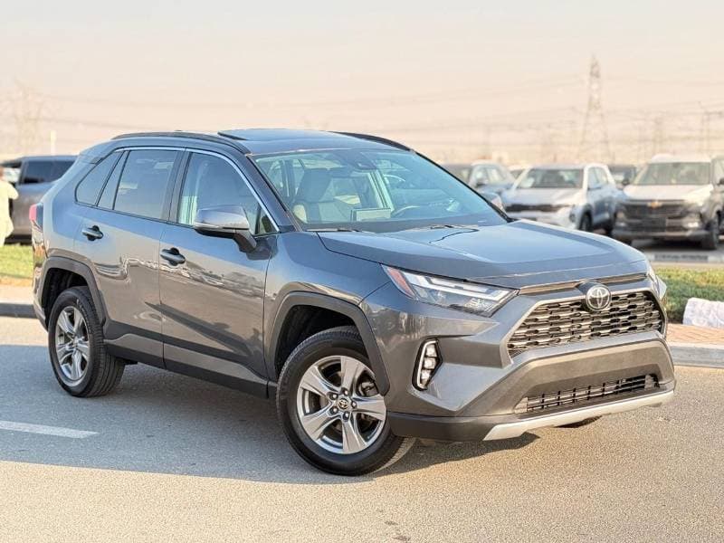 2022 Toyota RAV4 XLE HEV thumbnail 3