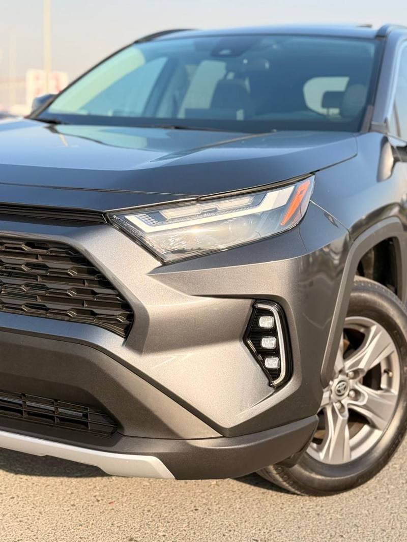 2022 Toyota RAV4 XLE HEV thumbnail 7