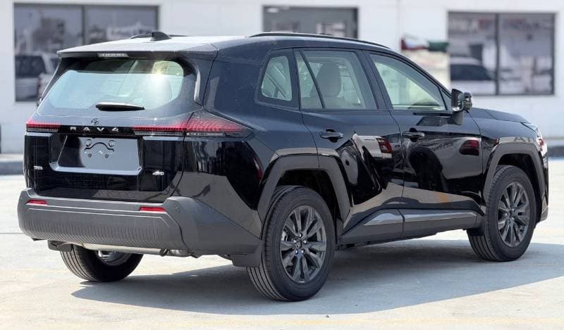 2026 Toyota RAV4 XLE thumbnail 3